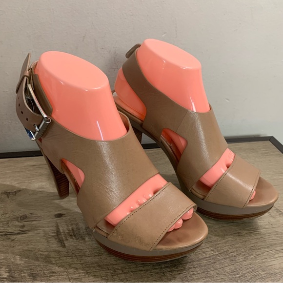 Women's MICHAEL KORS Beige Leather CARLA High Heel DRESS SANDALS Designer SHOES - Picture 2 of 8